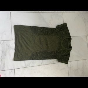 Lululemon swiftly tech short sleeve size 6.  Like new.